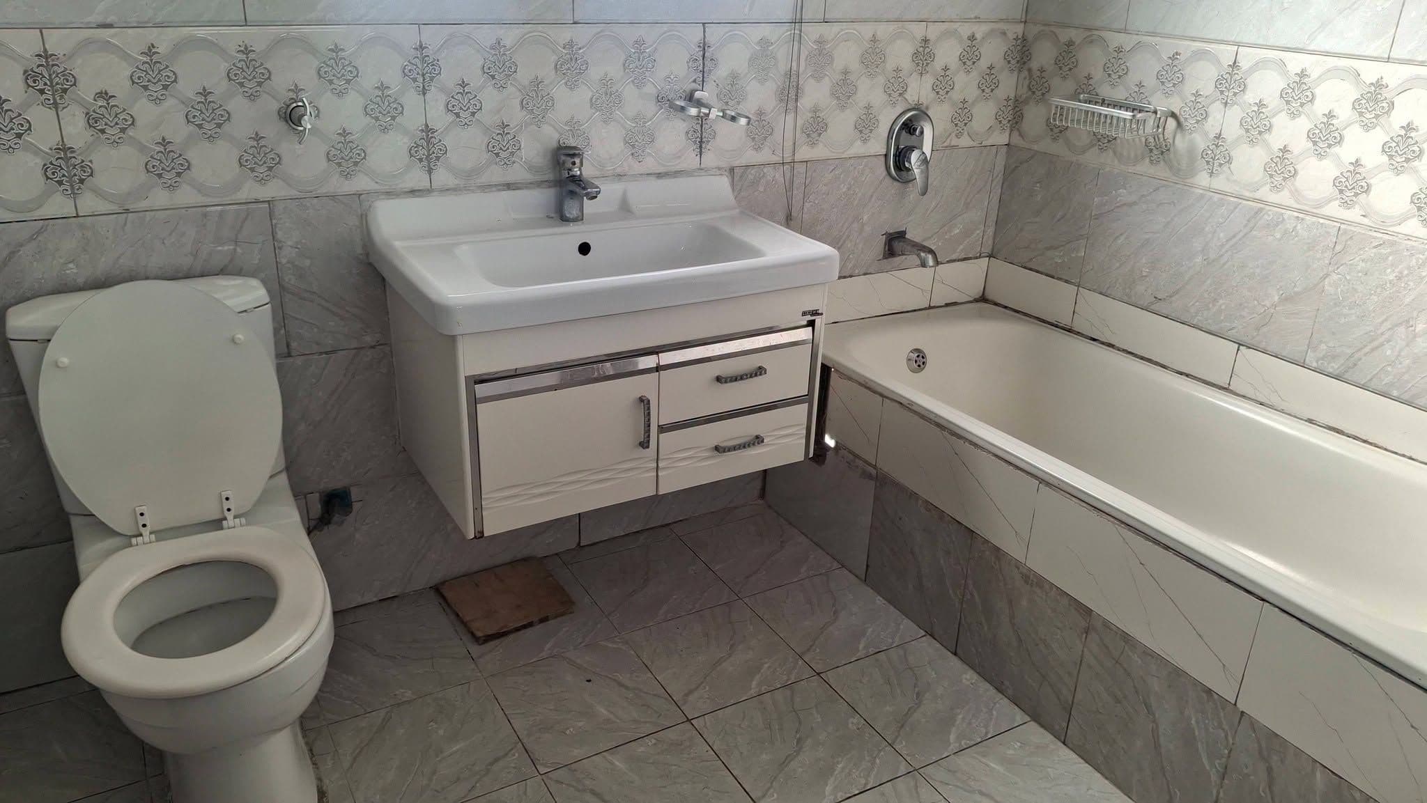 4-Bedroom Upstairs Flat for Rent in Salama Park — image 5