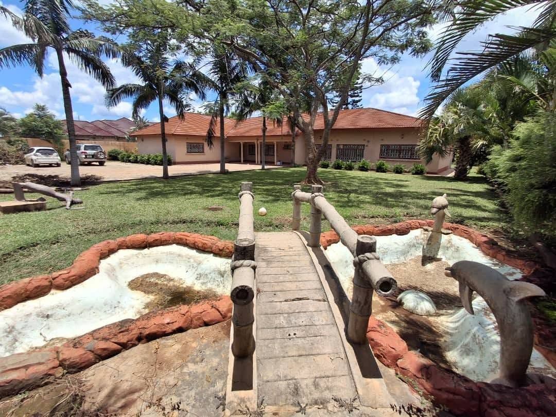 5-Bedroom House with 2 Self-Contained Units for Sale in Makeni — image 2