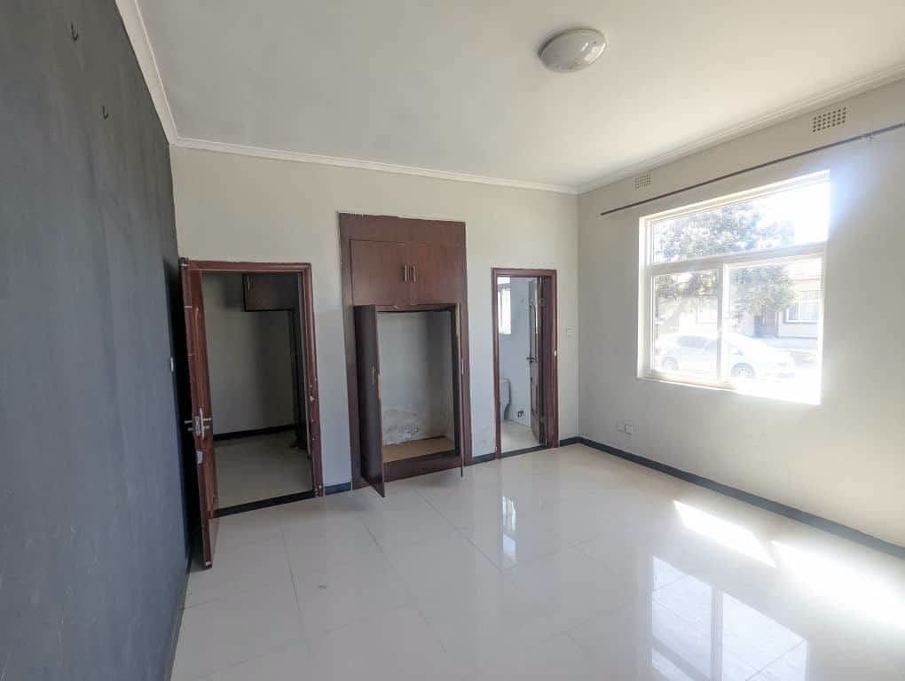 3-Bedroom House for Sale in Silverest Gardens — image 4