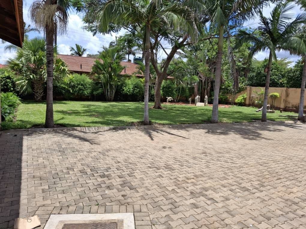 5-Bedroom House with 2 Self-Contained Units for Sale in Makeni — image 3