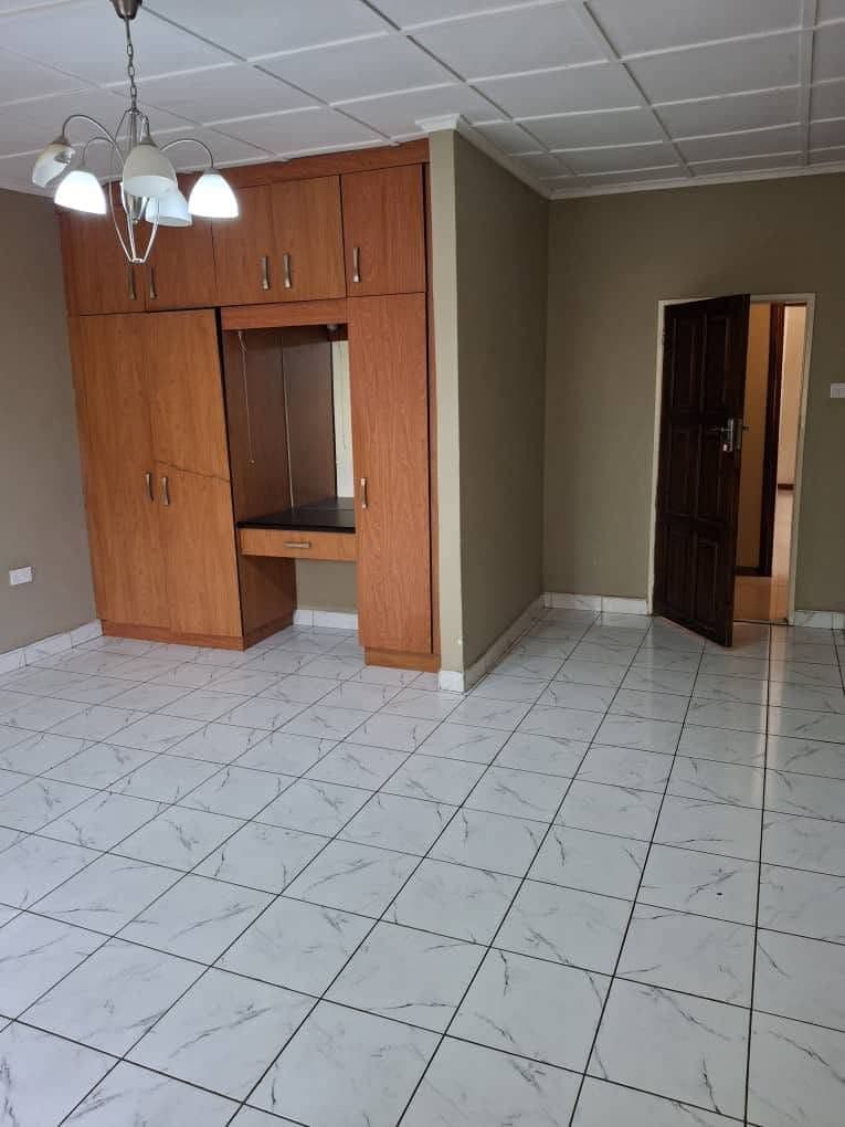 5-Bedroom House with 2 Self-Contained Units for Sale in Makeni — image 4