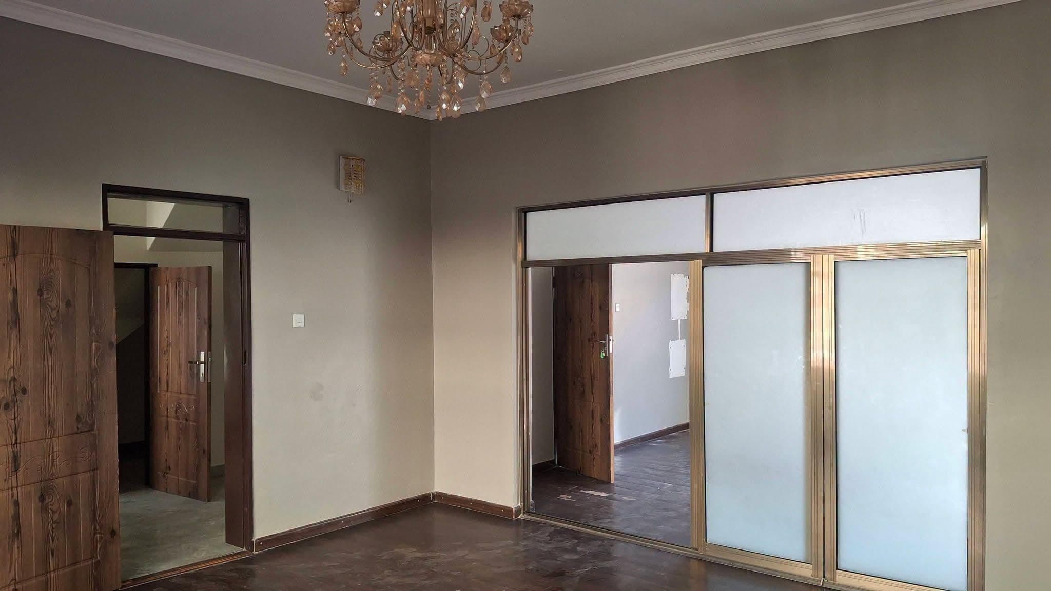 4-Bedroom Upstairs Flat for Rent in Salama Park — image 4