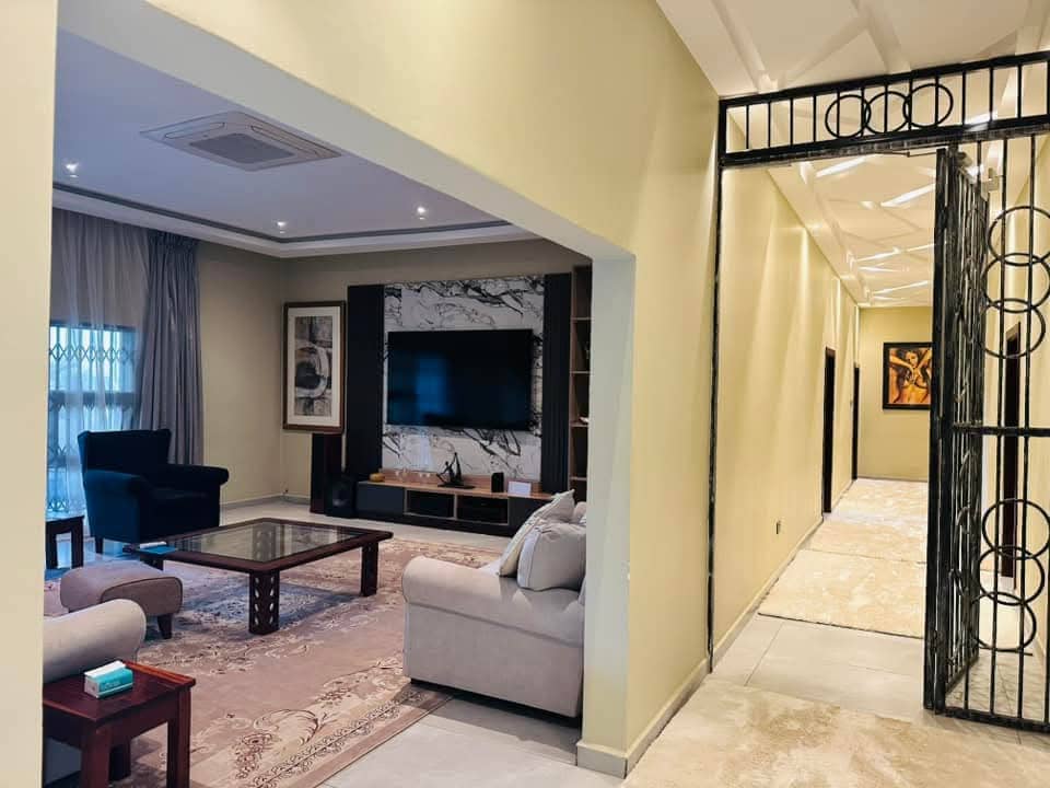 Executive 4-Bedroom Residence on 1 Acre for Sale in New Kasama — image 3