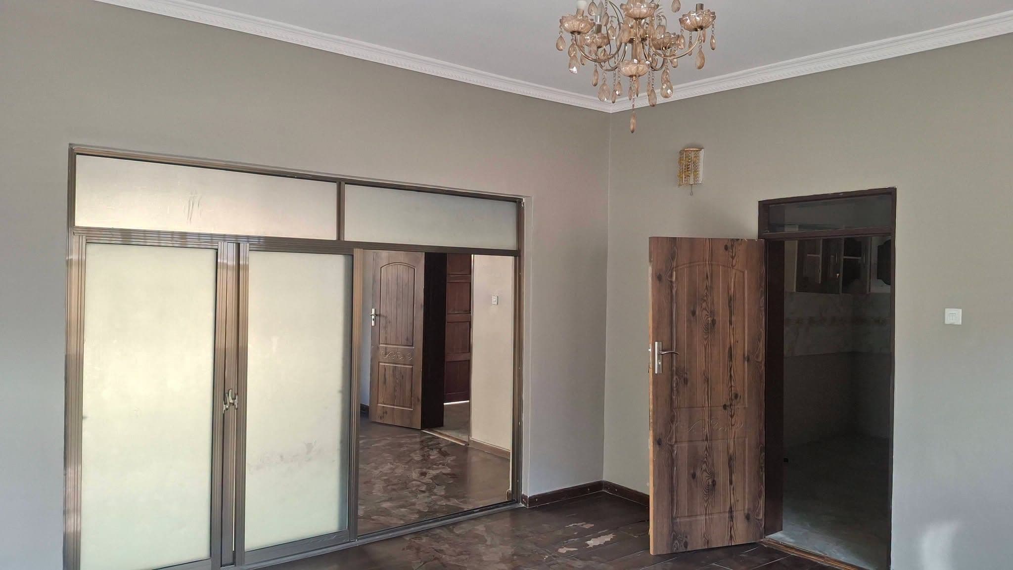 4-Bedroom Upstairs Flat for Rent in Salama Park — image 3
